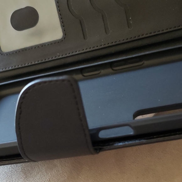 Cell Phone Case. - Picture 5 of 8